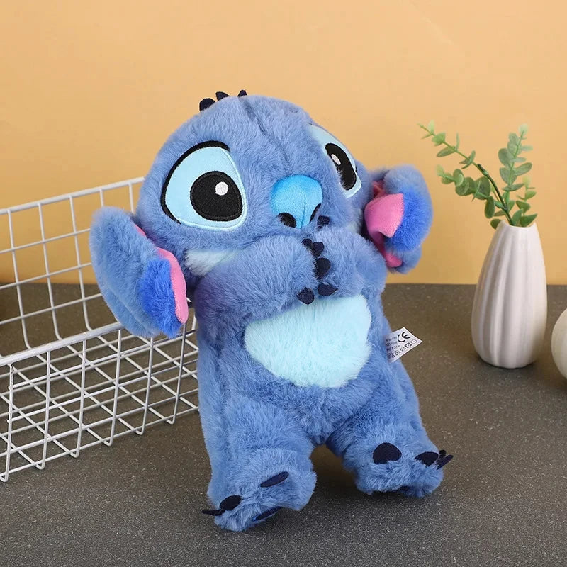 Este Stitch incluye un espejo de regalo.